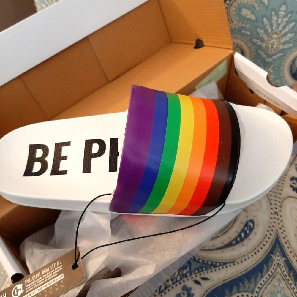 MAH Rainbow 🌈 ♥ Pride Slippers Size 13